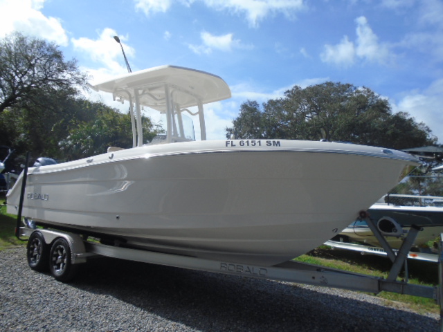 2018 Robalo R242